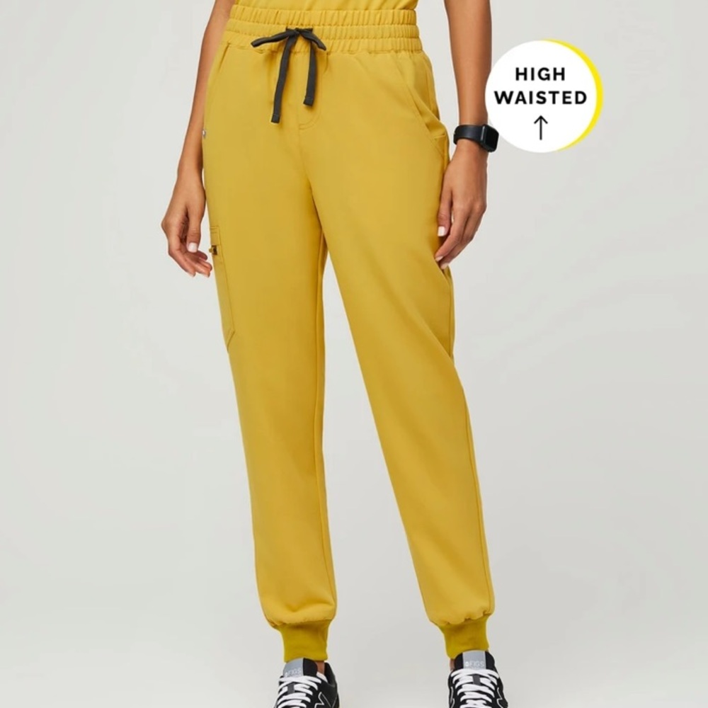 Zamora Joggers.